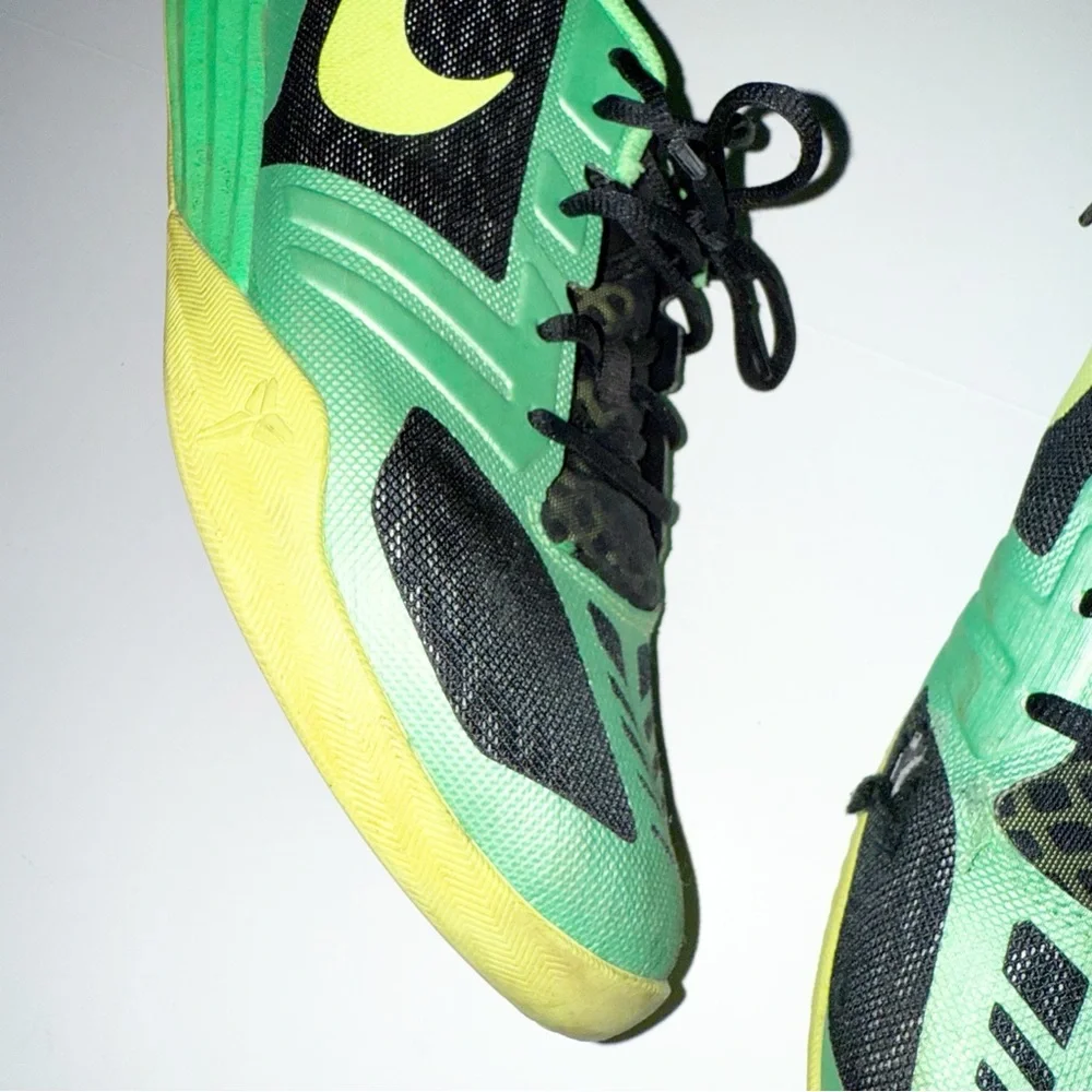 NIKE KB Mentality Kobe Bryant Black/Volt/Poison Green Men's Sneakers Size 11 - Picture 3 of 9
